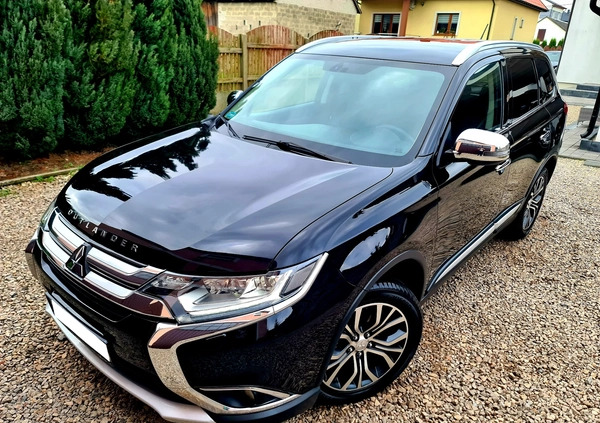 Mitsubishi Outlander cena 87900 przebieg: 100000, rok produkcji 2017 z Kielce małe 742